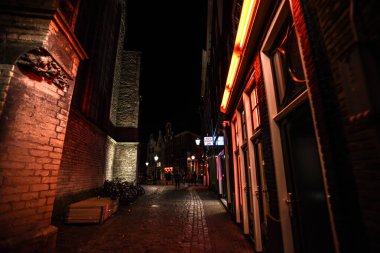 Neon Lights on the Alley of the Red-Light District - Amsterdam, Hollanda