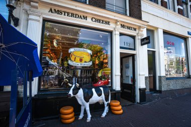 Hollanda İnek Gösterisiyle Amsterdam Peynir Müzesi Dış Görünümü - Hollanda