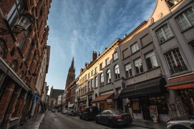 Brüksel 'deki Katelijnestraat Kilisesi ile Mesafedeki Meryem Ana Kilisesi Belçika