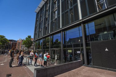 Anne Frank Evi - Amsterdam, Hollanda 'da Ziyaretçiler Sıraya Girdi
