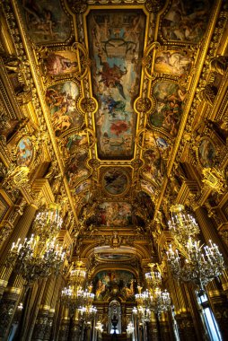 Garnier Operasının Büyük Fuar Salonunun Yaldızlı İçi - Paris, Fransa