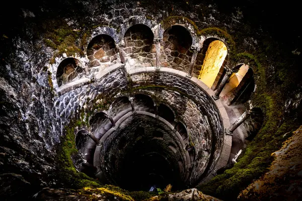 Quinta da Regaleira 'daki Gizemli Derinlikler - Sintra, Portekiz