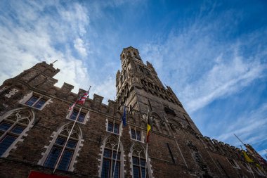 Bruges Çan Çanı 'nın düşük açılı görüntüsü Bir Yaz Gökyüzüne Karşı - Bruges, Belçika