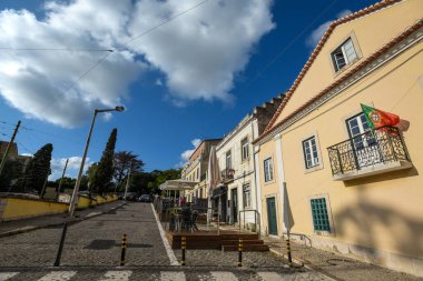 Belem 'deki Largo dos Jeronimos' ta güneşli bir gün - Lizbon, Portekiz