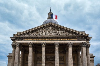 Pantheon 'un Görkemli Cephesi - Paris, Fransa