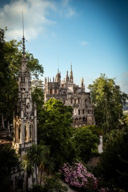 Büyülü Saray ve Quinta da Regaleira Şapeli Lush Gardens - Sintra, Portekiz