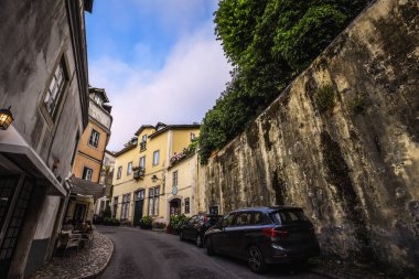 Sintra 'da tarihi evleri olan Cozy Caddesi, Alacakaranlık - Portekiz