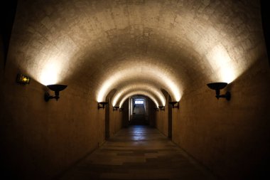 Aydınlatılmış Kemerli Koridor Pantheon Mahzeni - Paris, Fransa