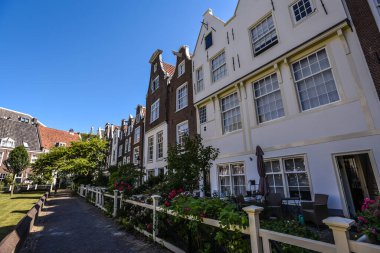 Begijnhof Avlusundaki Tarihi Gabled Evleri - Amsterdam, Hollanda