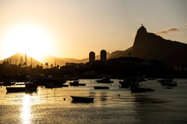 Altın Saat 'te Guanabara Körfezi' nde tekneler - Rio de Janeiro, Brezilya