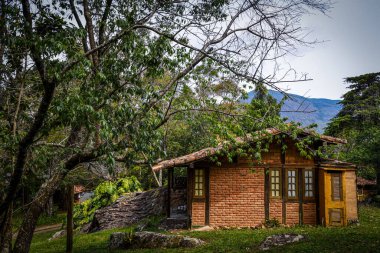 Araras 'taki Ağaçlarla çevrili Rustik Tuğla Kulübesi - Petropolis, Brezilya