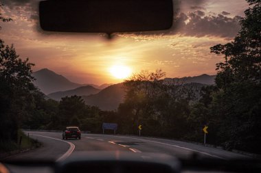 Brezilya Petropolis 'te Dağ Yolu Günbatımı