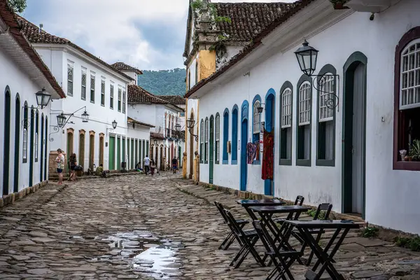 Paraty Old Town 'daki Cobblestone Sokağı ve Cepheleri - Brezilya