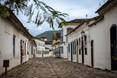 Paraty Old Town, Brezilya 'daki Cobblestone Caddesi' ndeki Koloni Mimarisi