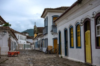 Paraty, Brezilya 'da Cobblestone Caddesi' ndeki Renkli Koloni Binaları
