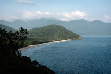 Brezilya 'nın Ubatuba kentindeki Praia do Puruba ve Ormanlı Kıyı Bölgesi