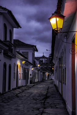 Sinema Moody Tarzı Fenerli Koloni Sokağı - Paraty, Brezilya