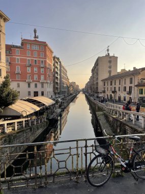 Milan, İtalya: kanal manzarası