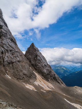 Zugspitze dağının zirvesindeki erimiş buzullar iklim değişikliği