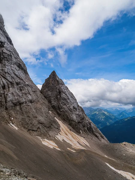 Zugspitze山のピークの風景の気候変動に溶融氷河 — ストック写真