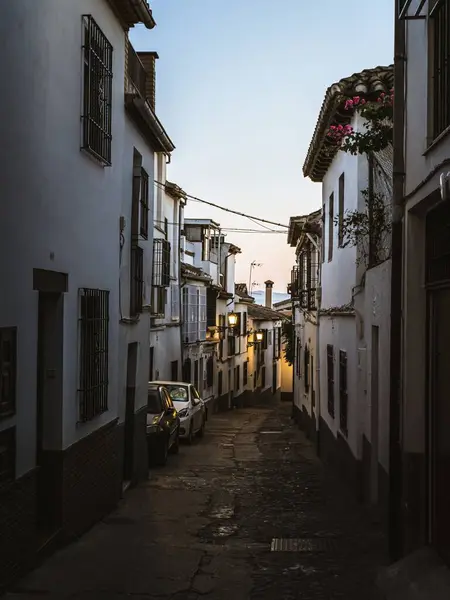 Στενή Οδός Βράδυ Στην Παλιά Πόλη Της Γρανάδας Ανδαλουσία Ισπανία — Φωτογραφία Αρχείου
