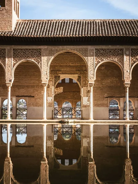 Gebouwen Van Het Alhambra Paleizen Het Partal Deel Reflectie Het — Stockfoto