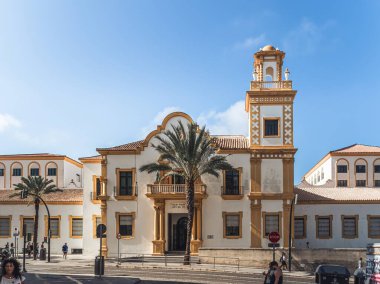 Cadiz Katedrali 'nin çan kulesinden panoramik manzara (Katedral de la Santa Cruz de Cadiz), şehir silüeti, yaz tatili, Endülüs, İspanya