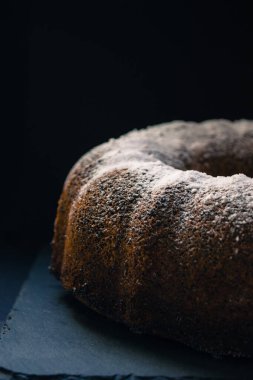 Granit tabakta kremalı kakaolu kek.