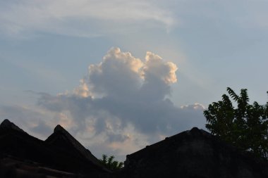 Dağlarda güzel bir gün batımı