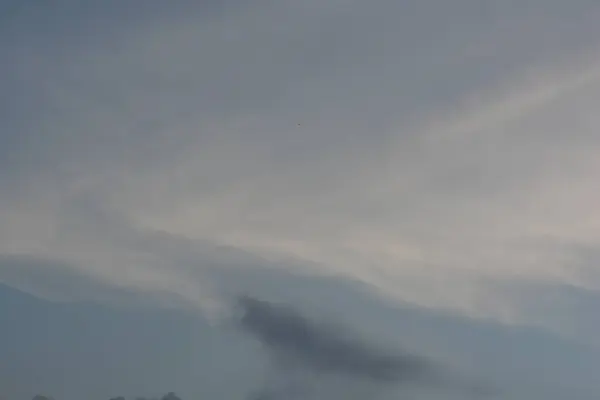 Bulutlu güzel mavi gökyüzü