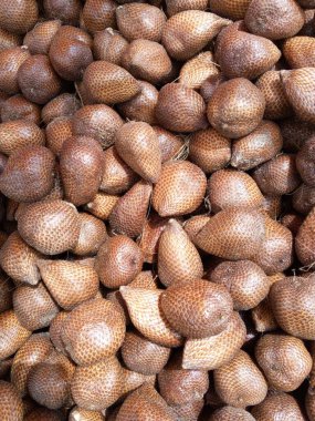 Piyasada taze kestane