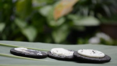 Beyaz arkaplanda taze fasulye