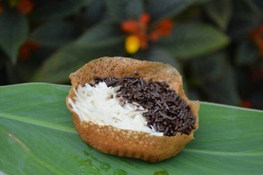 Hindistan cevizli muz ekmeği.