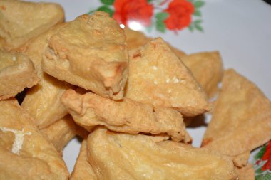 kızarmış tavuk kanadı plaka üzerinde