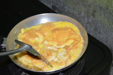 Tavada kızarmış yumurta..