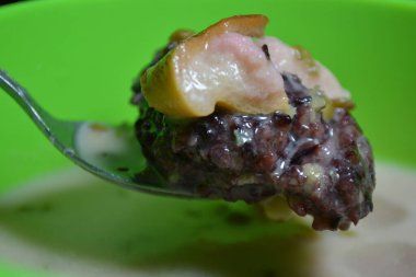 Lezzetli Asya yemeklerinin yakın görüntüsü