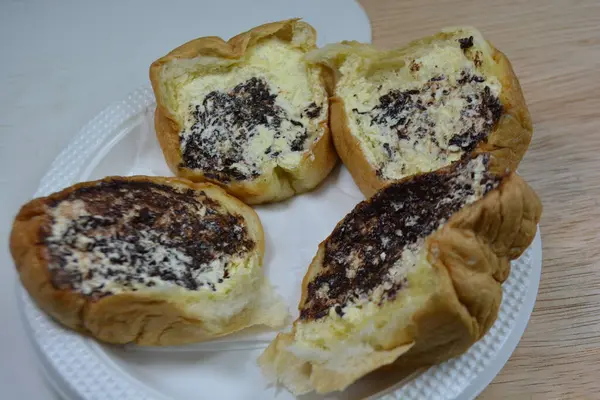 Çikolatalı lezzetli çörekler.