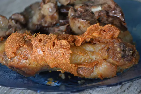 Peynirli fırında domuz ve sarımsak..