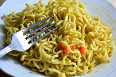 Asya yemeği ve erişte.