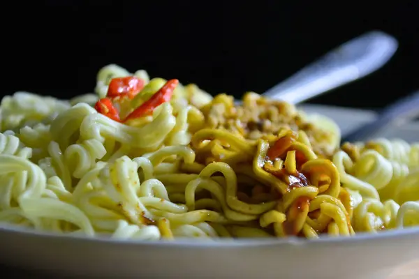 et ve sebzeli erişte.