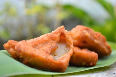 Soslu kızarmış balık..