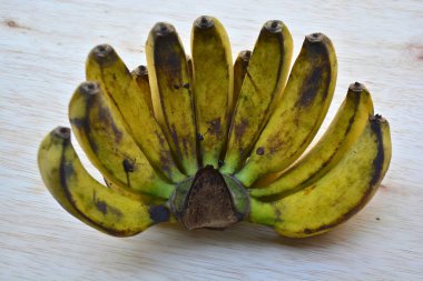 Masada bir avuç muz.