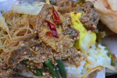 Lezzetli Asya yemeklerinin yakın görüntüsü