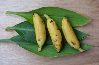 muz yaprağında muz