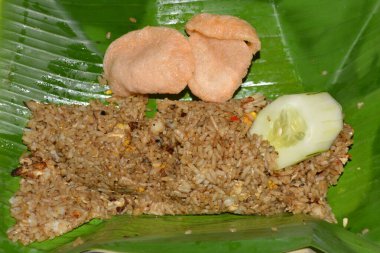 Tay tarzında kızarmış pilav.