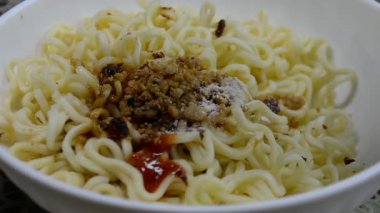 etli erişte, yiyecek.