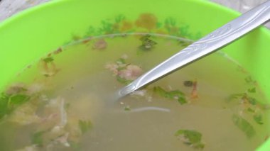 Tayland usulü yemek, çorba, tavuk çorbası, tavuk ve domuz eti, Tayland usulü çorba.