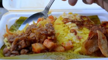 tavuk ve sebze ile pirinç