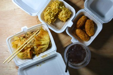 Yiyecekleri ve içecekleri kapatın.