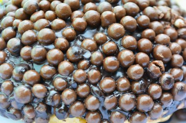 Tatlı çörek ve çikolata jöleli